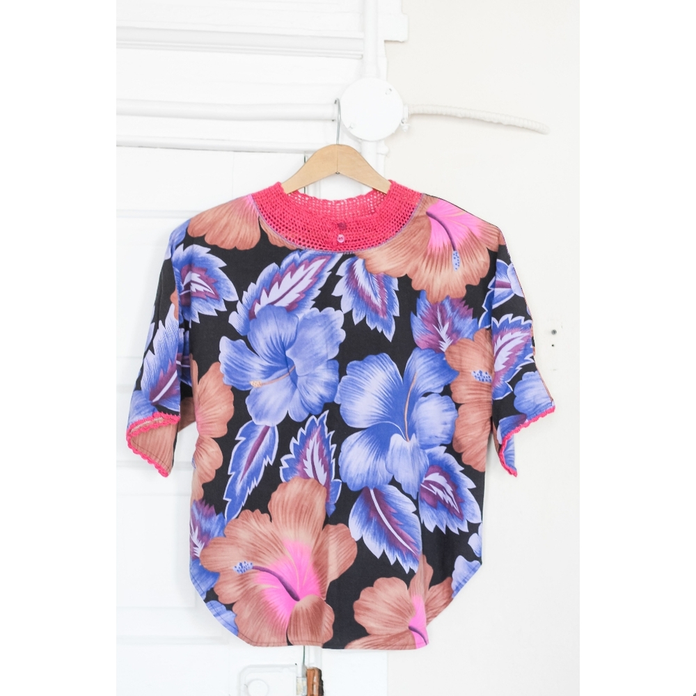 Vintage 1980's Hibiscus Patterned Short Sleeve Top